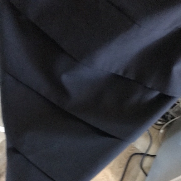 Larry Levine, black skirt, super flattering - Picture 10 of 10